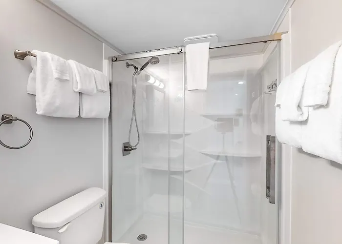 Spacious With Pool & Hot Tub - Tennis Available On-site Gulf Shores