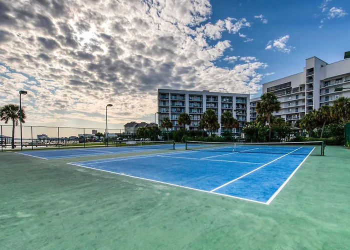 Holiday home Spacious With Pool & Hot Tub - Tennis Available On-site