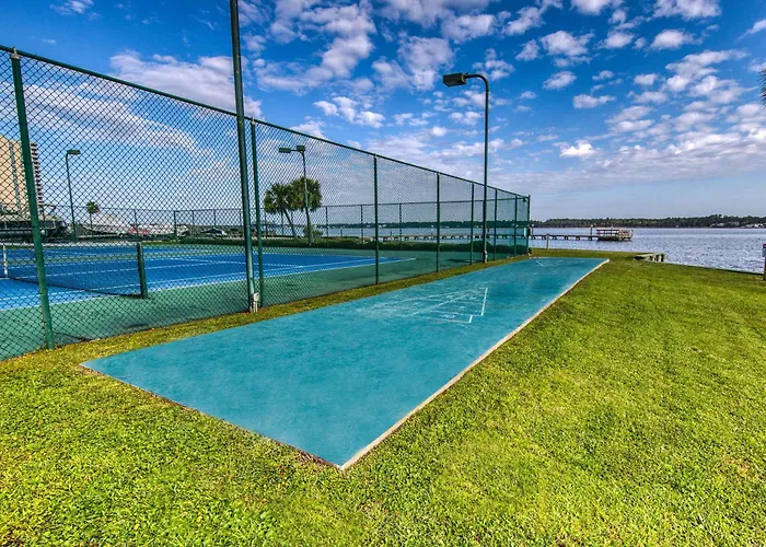Holiday home Spacious With Pool & Hot Tub - Tennis Available On-site